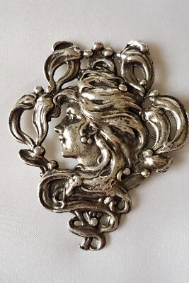 Broche ~ Hermosa Dama Renacentista ~ Estaño Plateado Foto 1 de 4