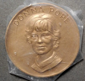 Donna Pope, U.S. Mint Directors Series, yellow bronze, 3” diameter, uncirculated - Picture 1 of 2