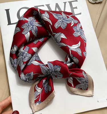 Bufanda pequeña 100 % seda morera 20" para mujer pañuelo envolvente gris estampado de flores Foto 1 de 4