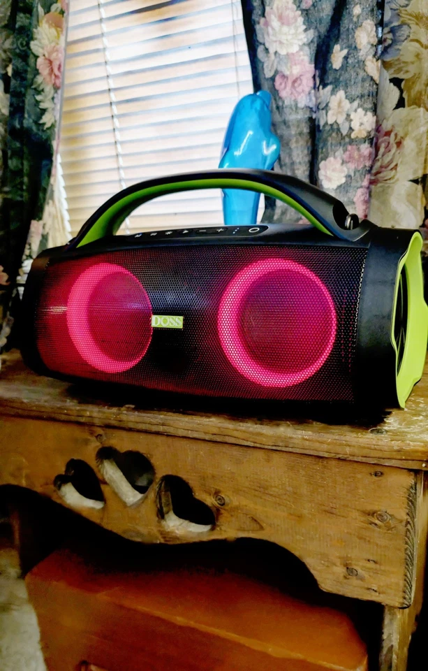 Altavoz Bluetooth DOSS Extreme Boom+ Fuerte con Sonido Estéreo 100W, Extra Bass Foto 1 de 4