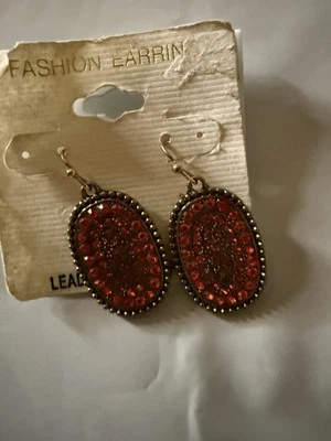 Pendientes de gancho perforador rojo para mujer  Foto 1 de 4