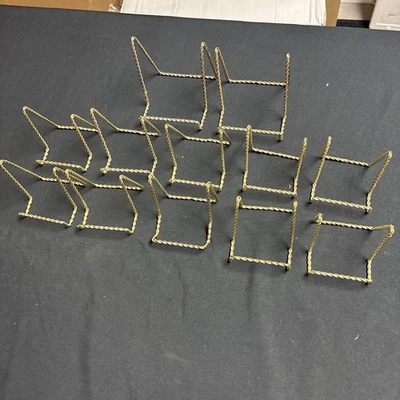 VTG LOT (12) GOLD TONE TWISTED METAL WIRE PICTURE PHOTO HOLDER ART DISPLAY STAND - Image 1 of 4