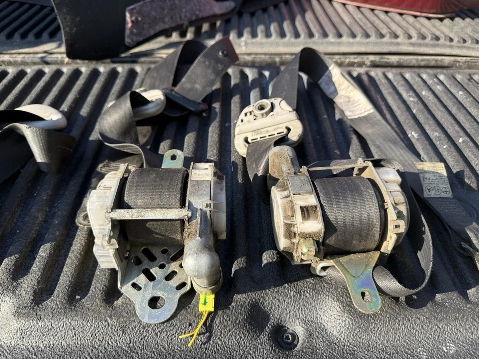 Черные передние/задние ремни безопасности (OEM) для водителей и пассажиров Scion XA/XB 2004 - 2006 годов выпуска - Изображение 1 из 4