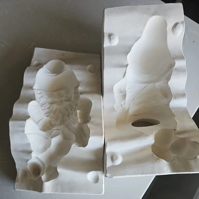 GNOMO DE COLECCIÓN ALBERTA'S 546 CON TUBO SENTADO CERÁMICA MOLDE FUNDIDO DESLIZANTE Foto 1 de 4