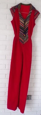 TRAJE SIN MANGAS VINTAGE ROJO DE PANA FINA CON DETALLES MULTICOLORES Foto 1 de 4