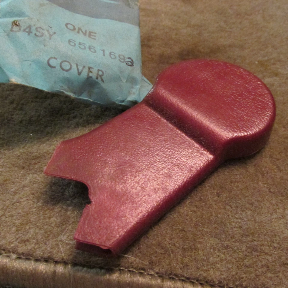 NOS 1974 FORD GRAN TORINO RANCHERO THUNDERBIRD ASSENTO APOIO DE BRAÇO CAPA ACABAMENTO PIVÔ NOVO - Imagem 1 de 4