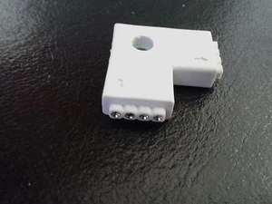 CONNETTORE HOUSING 5050 A "L" 4 PIN PER STRISCE LED STRIP SMD RGB V-TAC 3511 - Picture 1 of 1