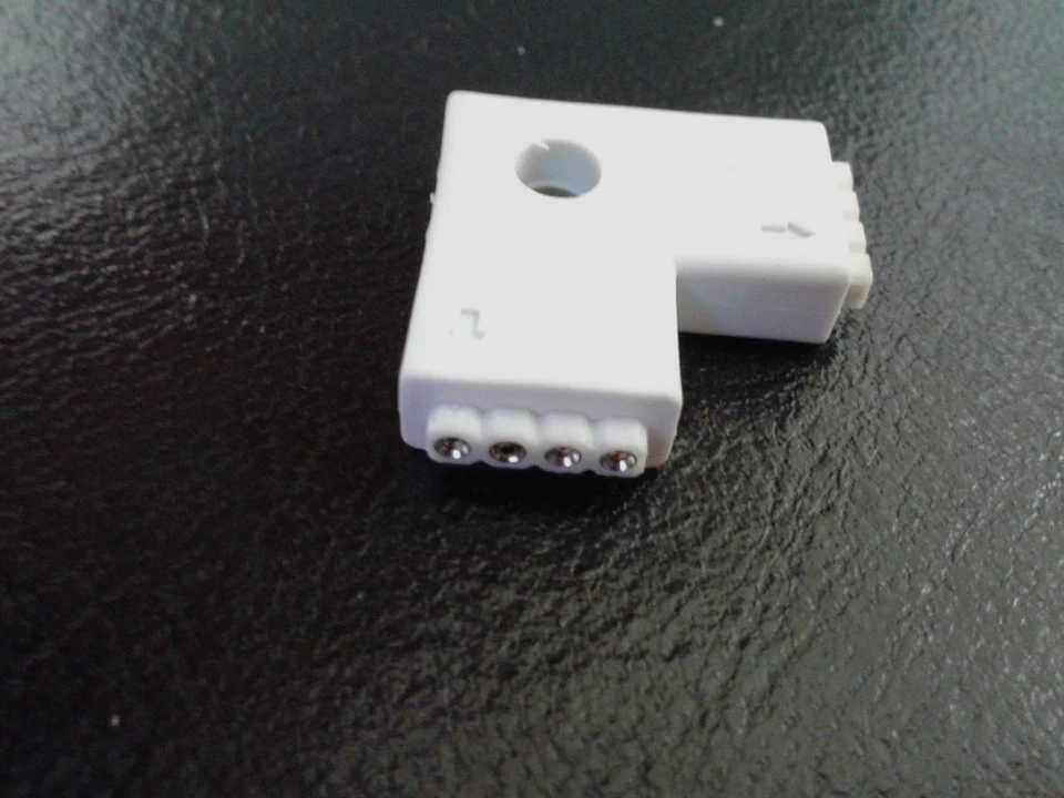 CONNETTORE HOUSING 5050 A "L" 4 PIN PER STRISCE LED STRIP SMD RGB V-TAC 3511 - Immagine 1 di 1