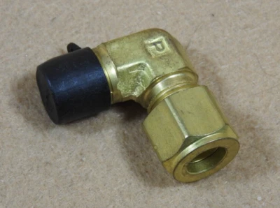 2 Pieces - 3/8" Tube x 1/4" Male NPT Brass Elbow, Parker CPI 6-4 CBZ-B - New - Image 1 of 4