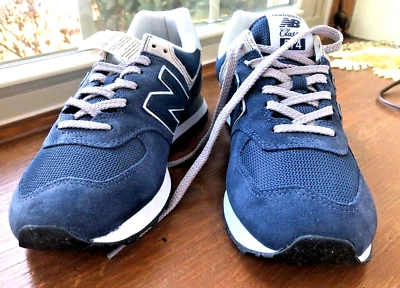 New Balance 574 Core Azul Marino Blanco Talla 8.5 Usado Foto 1 de 4