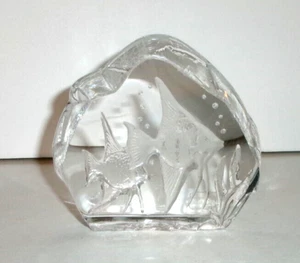 NYBRO SWEDEN CRYSTAL Glass TROPICAL ANGEL FISH SCULPTURE PAPERWEIGHT - Picture 1 of 3