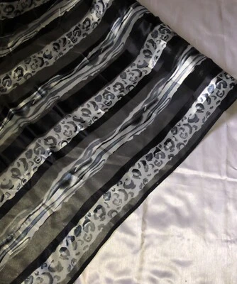 Cachecol social 1 metro preto/cinza estampa animal designer tecido chiffon 58” largura - Imagem 1 de 4