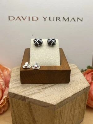 Aretes David Yurman de plata de ley de 10 mm de ónix negro con cable envolvente Foto 1 de 4
