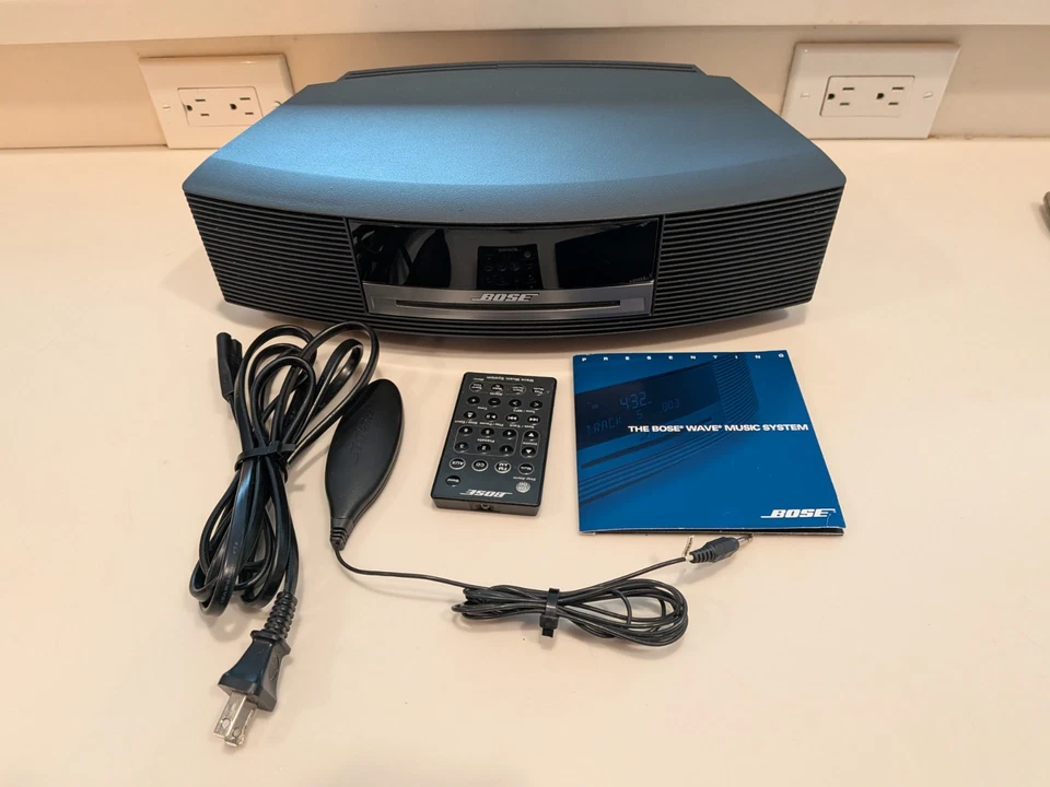 Sistema de música Bose Wave AWRCC1 con control remoto, manual y cables - ¡Funciona muy bien! Foto 1 de 4