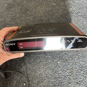 Sony Dream Machine ICF-C420 Dual Alarm Digital Clock Radio 9V 120V FM/AM Tested - Picture 1 of 4