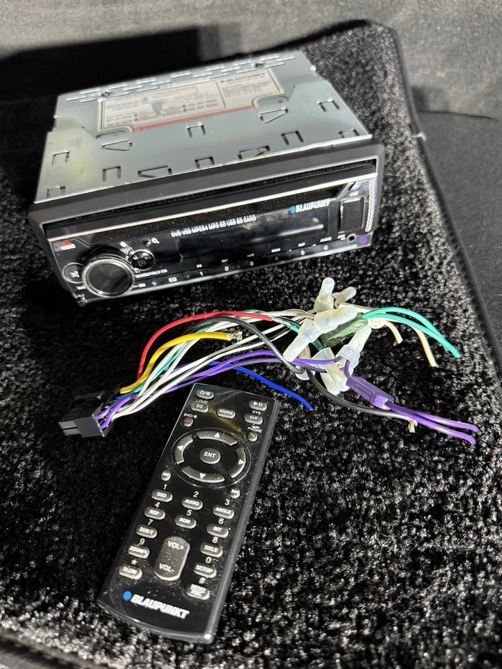 BLAUPUNKT BEVERLY HILLS 160 AM/FM MP3/USB/CD PLAYER SINGLE-DIN RECEIVER w/REMOTE - Image 1 of 4