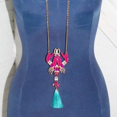 Collar BETSEY JOHNSON Rosa y Pavé Cristal Langosta Largo Tono Dorado Foto 1 de 4