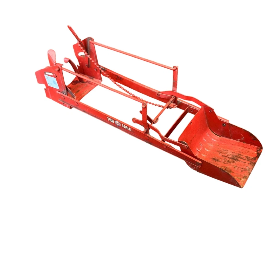1950s 1/16 scale red TRU-SCALE  Tractor Loader - Image 1 of 4