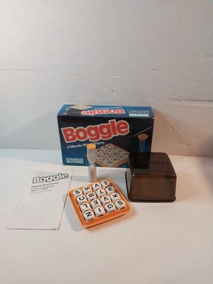 BOGGLE WORD GAME, 1992 COMPLETE VERSION  PARKER BROTHERS - Image 1 of 4