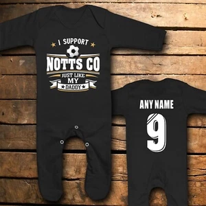 Notts County Strampler - personalisiertes Baby Fußball Fan Geschenk - Bild 1 von 3