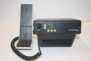 Motorola MaxTrac 800MHZ D35MWA5GB6AK Basisstation & Mikrofon 2-Wege Funkgerät - Bild 1 von 7