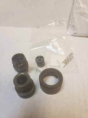NEW CANNON CA3106E14S-7PXB02 CIRCULAR CONNECTOR 3PIN - Image 1 of 4