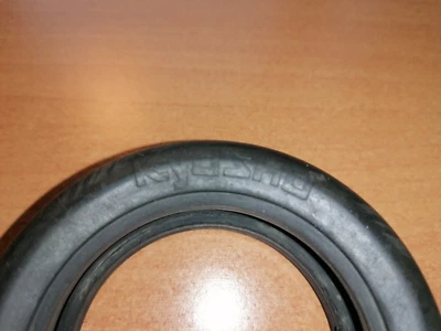 KYOSHO -VINTAGE-  ULTIMA  1:10 Scale  Frontwheel / Reifen, vorne 82/28/61 - Bild 1 von 4