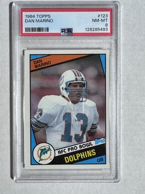 Tarjeta de fútbol americano de novato Dan Marino 1984 Topps NFL #123 PSA 8 Foto 1 de 2