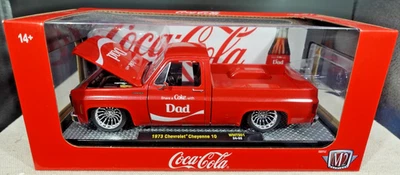 M2 Machines Coca-Cola 1973 Chevrolet Cheyenne 10 DAD 1/24 - Immagine 1 di 3