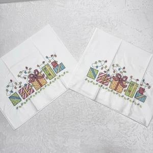 Weihnachten Urlaub Kissenbezüge 2er Set Kreuzstich Geschenke & Lichter Handarbeit - Bild 1 von 3