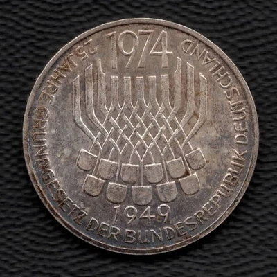 1974-F Germany 5 Mark 25 Years German Constitution Law Silver Coin - Image 1 of 2