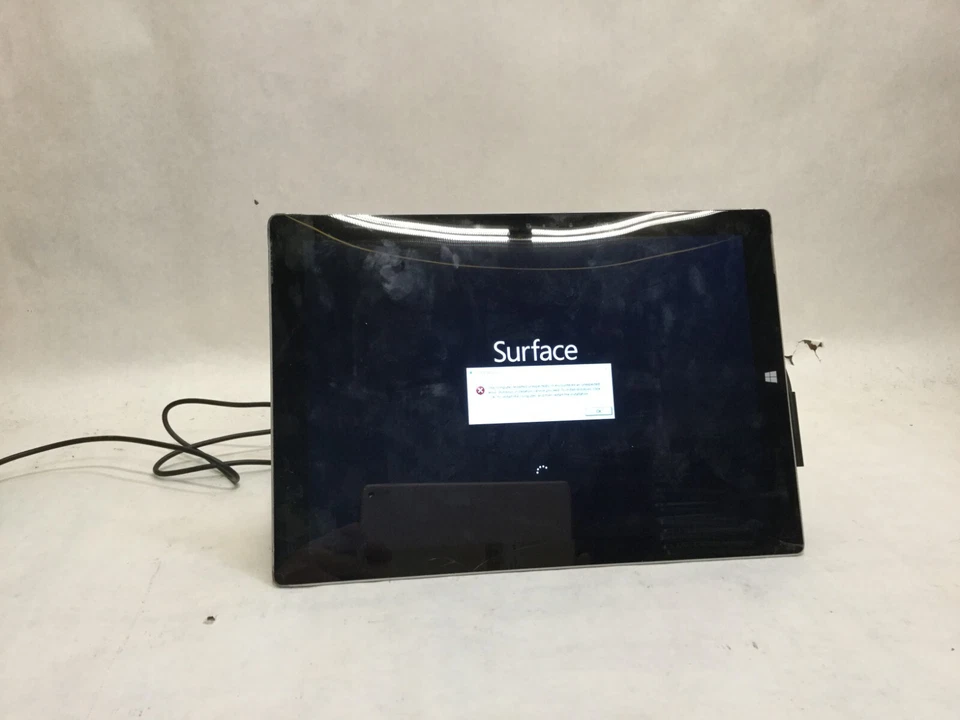 Microsoft Surface 64GB Intel Core i3 4GB RAM -Bad Touch/Cracked Screen -MR - Image 1 of 4