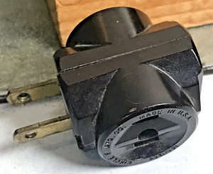 Vintage 1950's Circle F Bakelite Brown 1 To 3  3-Way Multi-Plug Adapter Expander - Picture 1 of 6