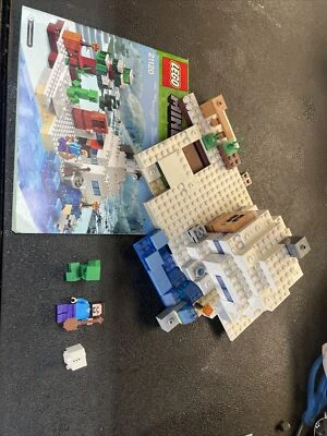 LEGO Minecraft: The Snow Hideout 21120 Complete With Manual - Image 1 of 4