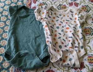 Lot Of 2 Pact Green And Veggie Garden One Piece Organic Cotton 0-3 Months - Picture 1 of 8