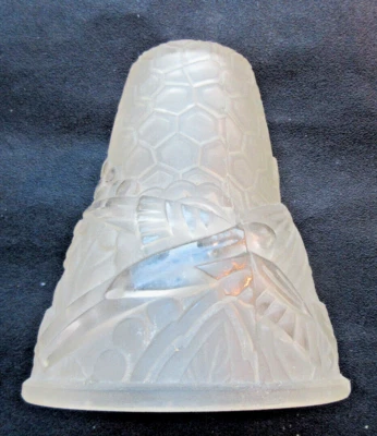 Tulipe de lampe Art Déco, pâte de verre incolore, 2 oiseaux en vol en relief - Photo 1/4