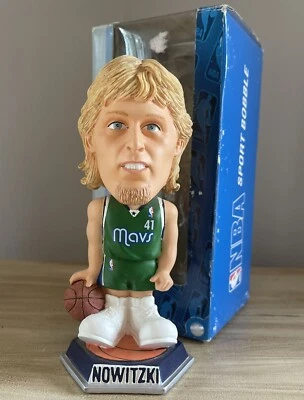 DIRK NOWITZKI Dallas Mavericks Mavs NBA Retro Knucklehead Bobblehead ¡NUEVO EN CAJA! Foto 1 de 2