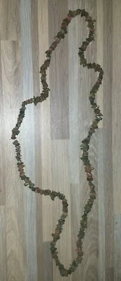 Pink and Green Unakite Gemstone Chip Necklace. 33 Inches Long - Image 1 of 3