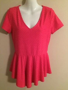 NWT ELLE Pink V-Neck Short Sleeve Top with Raised Dots Size Small - Picture 1 of 3