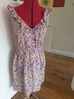 12-24 50s TEA DANCE BLACK RED GREEN FLORAL FITTED FLARED SWING DRESS /& HAIR ROSE