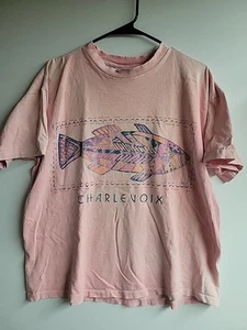 Camiseta grande vintage de los años 90 rosa desteñido Charlevoix puntada única arte pez 22x25 - Imagen 1 de 10