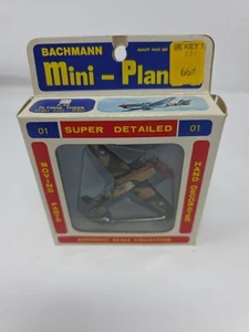 Vintage Bachmann Mini Flugzeuge WWII P-40 FLYING TIGER mit BOX #8301 HONG KONG - Bild 1 von 4