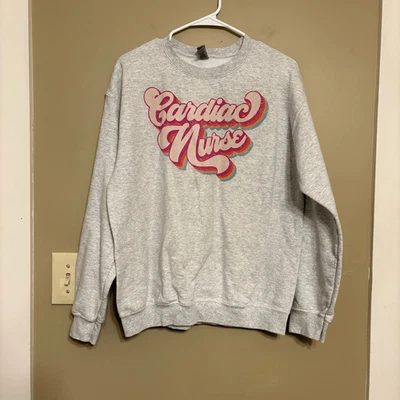 Sudadera Enfermera Cardiaca Registrada RN Enfermera Gris Rosa Azul Naranja Mediana Foto 1 de 4