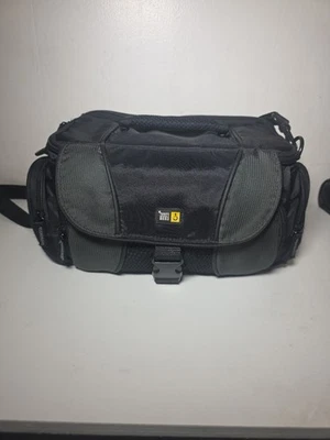 Case Logic TBC6 13inch Camera Bag Multi Compartment Shoulder Strap 13x6x6 - Image 1 of 4