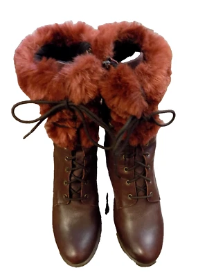 EUC Dromedaris GOLDIE Cuero Burdeos Piel Sintética Bordado Floral 3" Tacón 8.5 Foto 1 de 4