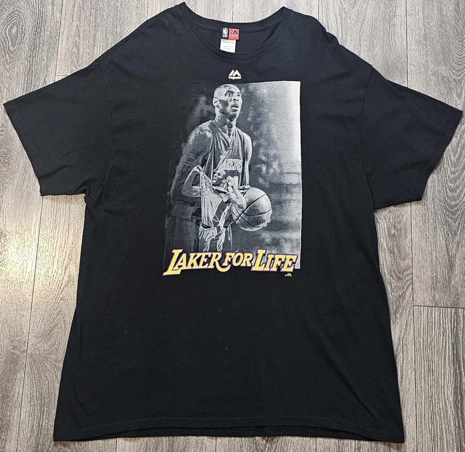 Camiseta Preta Vintage Majestic NBA Lakers Kobe Bryant “Laker For Life” Masculina 2XL - Imagem 1 de 4