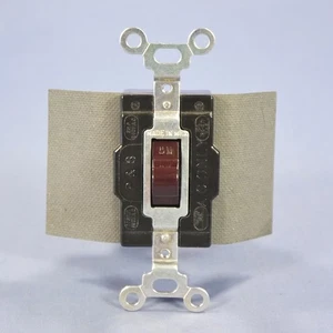 Interruptor de contacto mantenido de apagado central Pass and Seymour Brown SPDT 15A a granel 1221 - Imagen 1 de 5