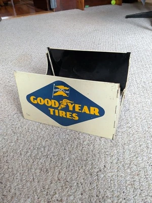 De colección RARO Goodyear Neumáticos Soporte Tienda Letrero Exhibición Logo Metal Buen Año Foto 1 de 4