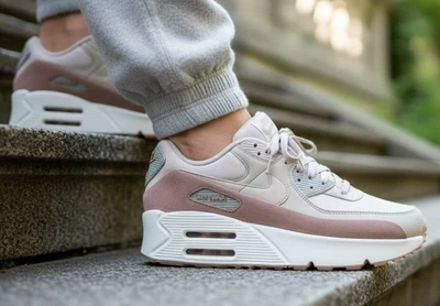 NIKE AIR MAX 90 PLATAFORMA LV8 Zapatillas informales para mujer talla 8 Hierro $160 FD4328 001 Foto 1 de 4