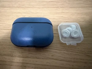 Genuine Apple AirPods Pro (2nd Generation) with MagSafe Charging Case - White - Picture 1 of 9